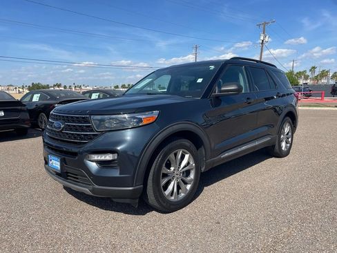 Used 2023 Ford Explorer XLT w/ Equipment Group 202A RWD image 3