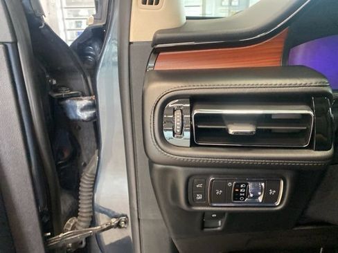 Used 2022 Lincoln Nautilus Reserve AWD/4WD image 11