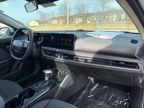 Used 2025 Kia K4 LXS image 15