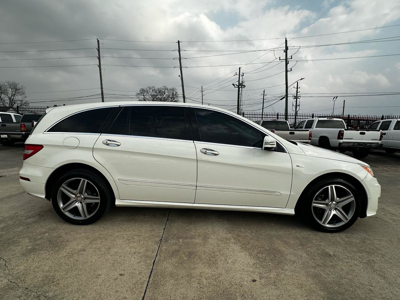 Used 2012 Mercedes-Benz R 350 4MATIC image 5