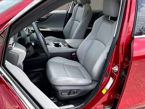 Used 2024 Toyota Venza Limited image 18