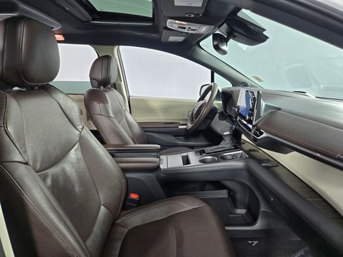 Used 2023 Toyota Sienna Platinum image 15