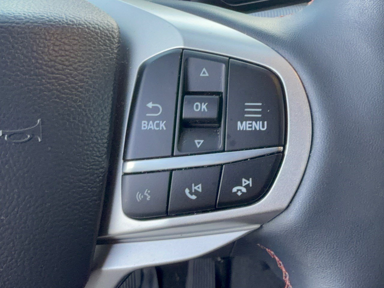 Used 2025 Ford Explorer Active RWD image 19