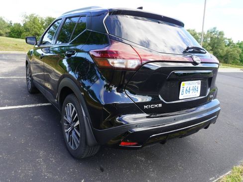 Used 2022 Nissan Kicks SV w/ Interior Electronics Package FWD image 6