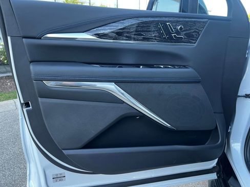 New 2026 Cadillac Escalade IQ Sport 1 w/ LPO, ONYX Package AWD/4WD image 10