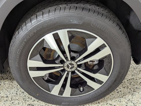 Used 2025 Mercedes-Benz GLB 250 image 27