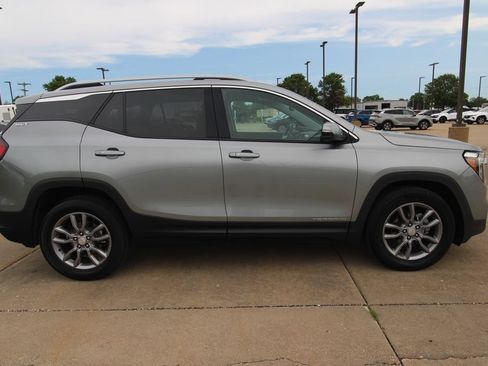 Used 2024 GMC Terrain SLT FWD image 4
