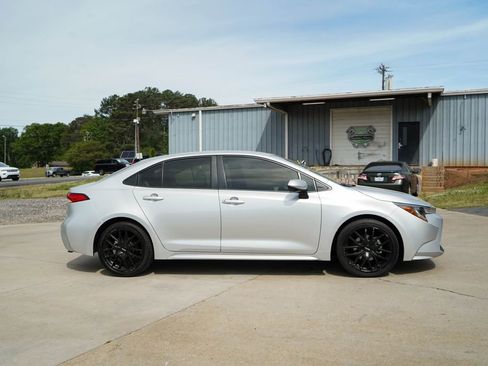 Used 2022 Toyota Corolla L image 3