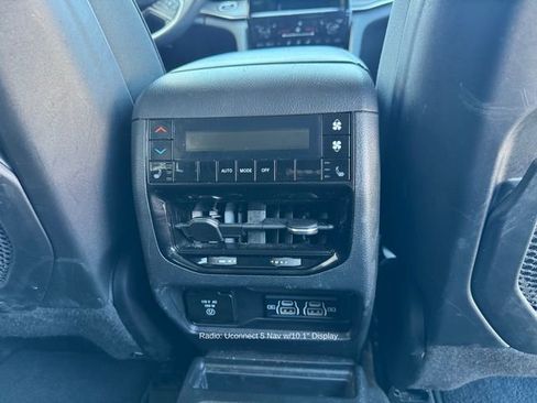 Used 2023 Jeep Grand Cherokee L Limited AWD/4WD image 19
