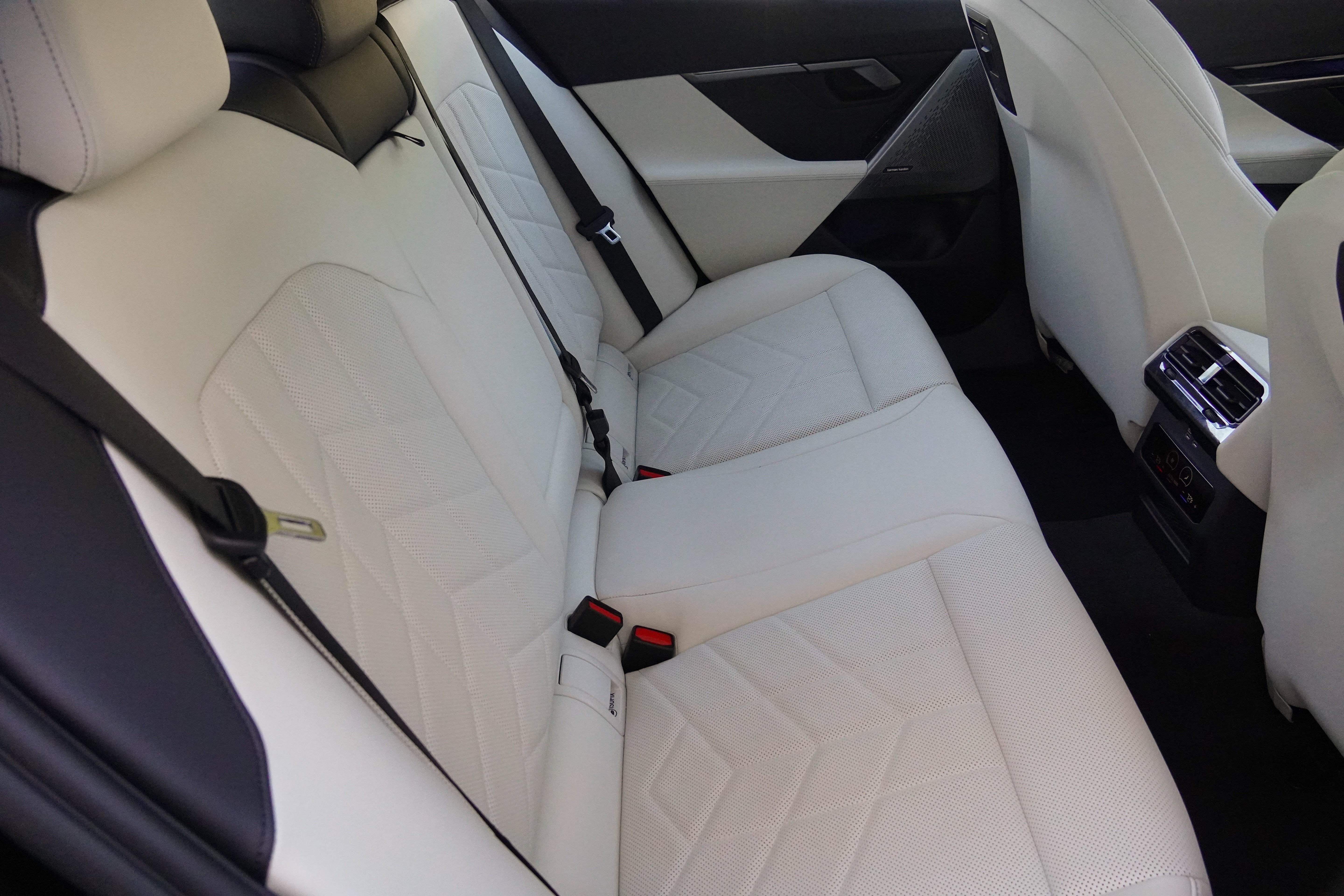 Certified 2026 BMW 540i xDrive AWD/4WD image 37