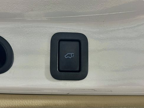 Used 2016 Toyota Highlander XLE FWD image 31