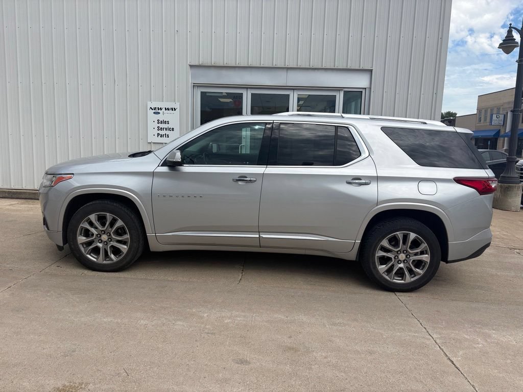 Used 2021 Chevrolet Traverse Premier AWD/4WD image 2