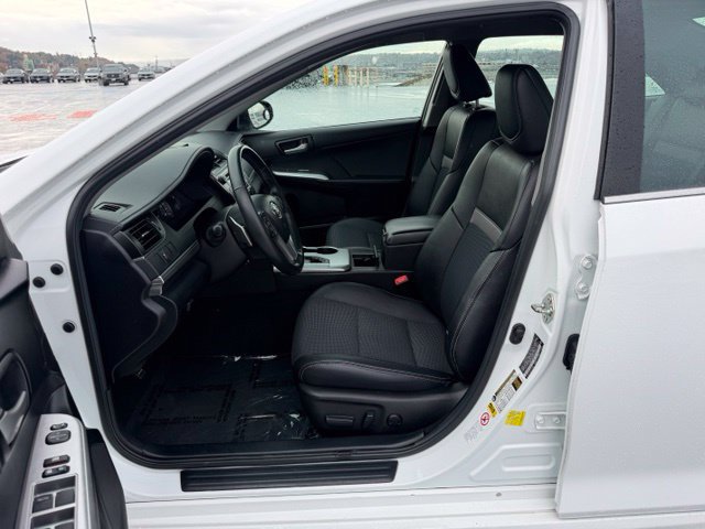 Used 2014 Toyota Camry SE FWD image 10
