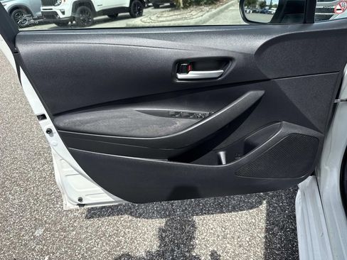 Used 2021 Toyota Corolla LE image 14