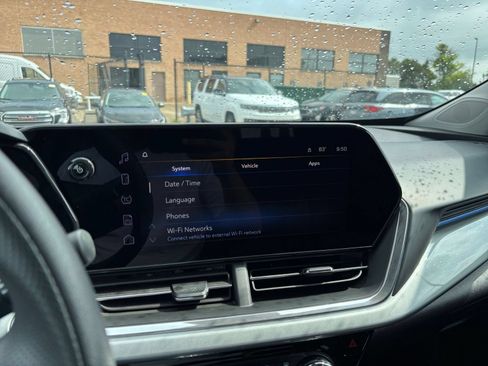 Used 2025 Chevrolet Trax LT FWD image 19