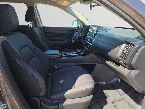 Used 2024 Nissan Pathfinder SV AWD/4WD image 16