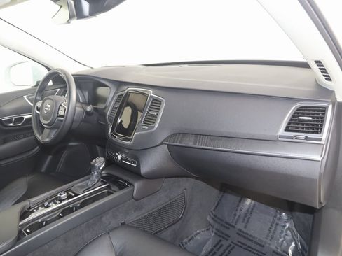 Used 2020 Volvo XC90 T6 Momentum w/ Protection Package Premier image 43
