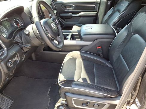 Used 2025 RAM 1500 Laramie AWD/4WD image 5