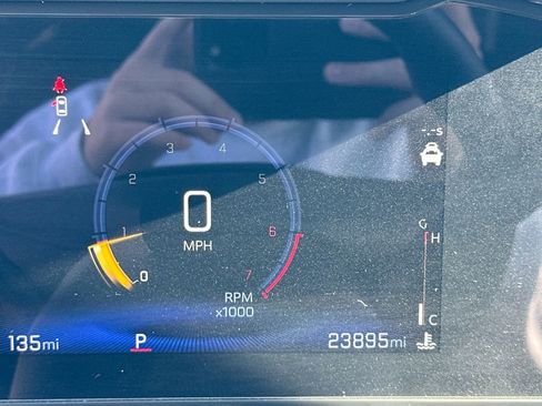 Used 2024 Chevrolet Trax RS w/ Sunroof Package image 13