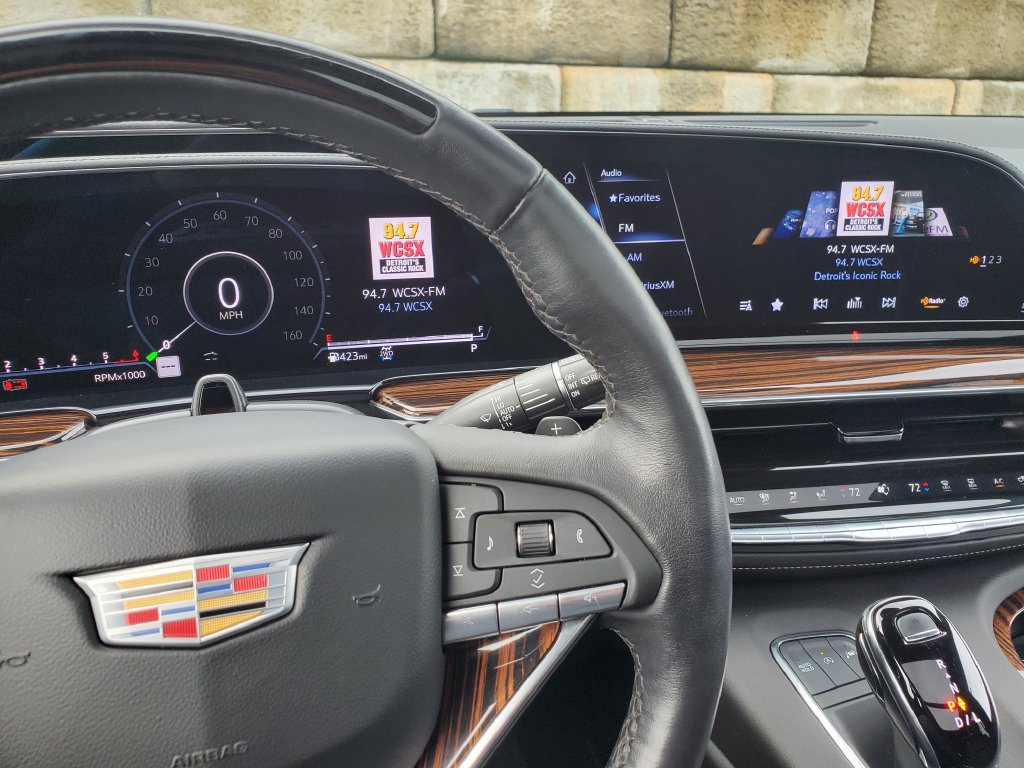 Used 2024 Cadillac Escalade Premium Luxury w/ Performance Package AWD/4WD image 23