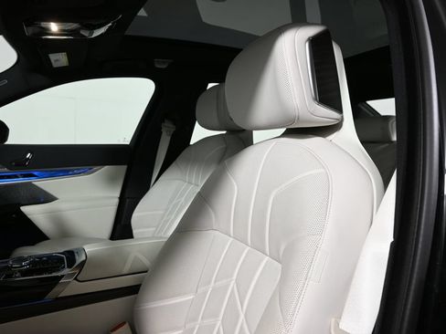 Used 2023 BMW 760i xDrive w/ Executive Package AWD/4WD image 5