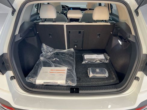 New 2026 Volkswagen Taos SE image 33