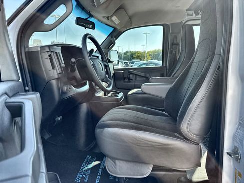 Used 2023 Chevrolet Express 2500 w/ Driver Convenience Package image 17