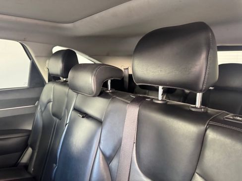 Used 2024 Kia Sorento S w/ Panoramic Sunroof Package FWD image 10
