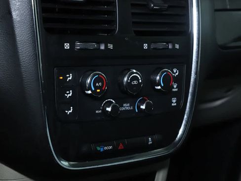 Used 2016 Dodge Grand Caravan SE w/ Quick Order Package 29E SE FWD image 27