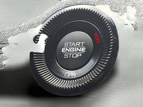 Used 2025 Jeep Compass Sport image 14