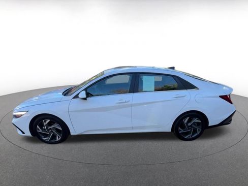 Used 2025 Hyundai Elantra SEL image 9