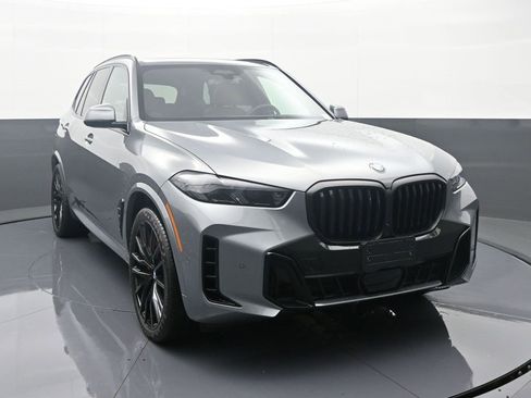 Used 2024 BMW X5 xDrive40i w/ M Sport Package image 2