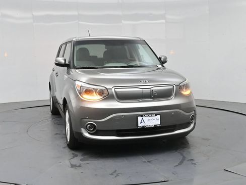 Used 2016 Kia Soul EV + FWD image 57