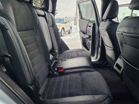 Used 2022 Mitsubishi Outlander SE image 22