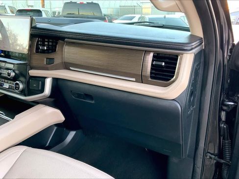 Used 2024 Ford Expedition Max Limited image 18