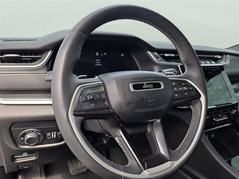 Used 2023 Jeep Grand Cherokee Altitude AWD/4WD image 12