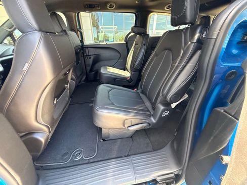 New 2026 Chrysler Pacifica Select FWD image 25