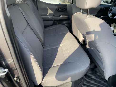 Used 2023 Toyota Tacoma SR5 w/ Technology Package image 39