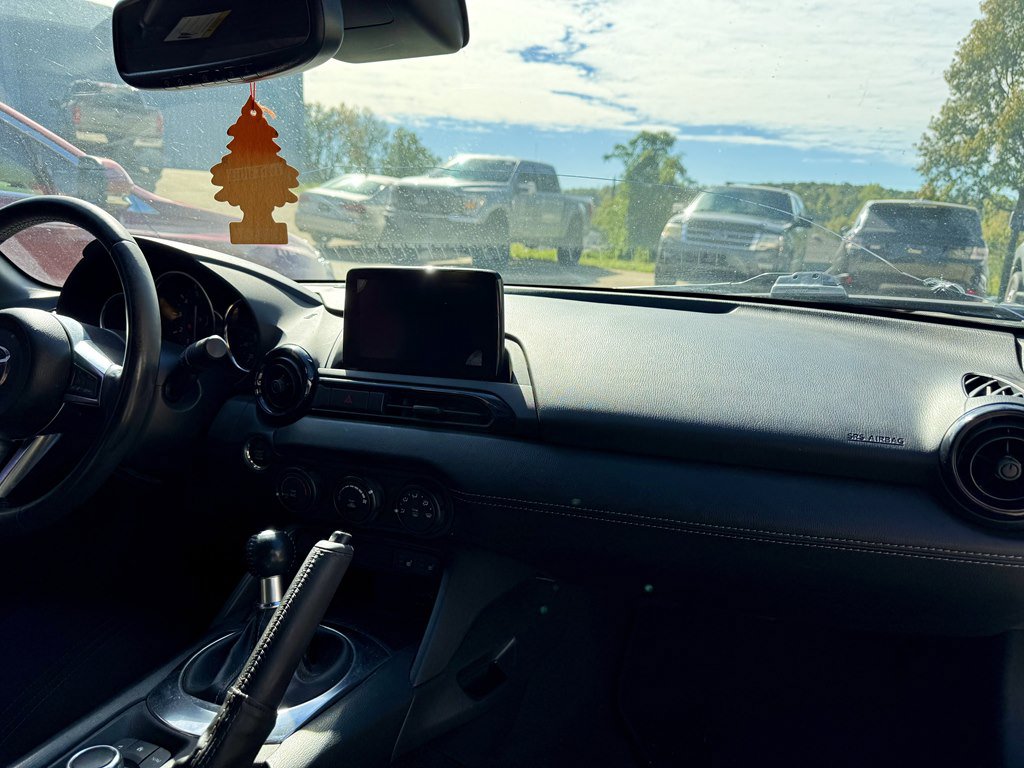 Used 2020 MAZDA MX-5 Miata Club RWD image 4