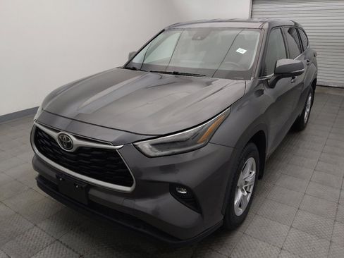 Used 2021 Toyota Highlander LE AWD/4WD image 15