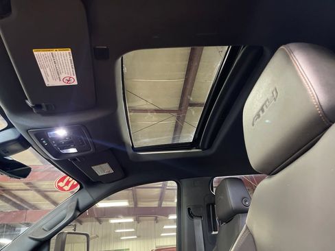 Used 2022 GMC Sierra 2500 AT4 w/ AT4 Premium Plus Package AWD/4WD image 13