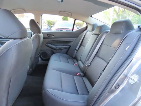 Used 2025 Nissan Altima 2.5 SV FWD image 12