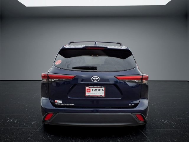 Used 2022 Toyota Highlander XLE FWD image 4