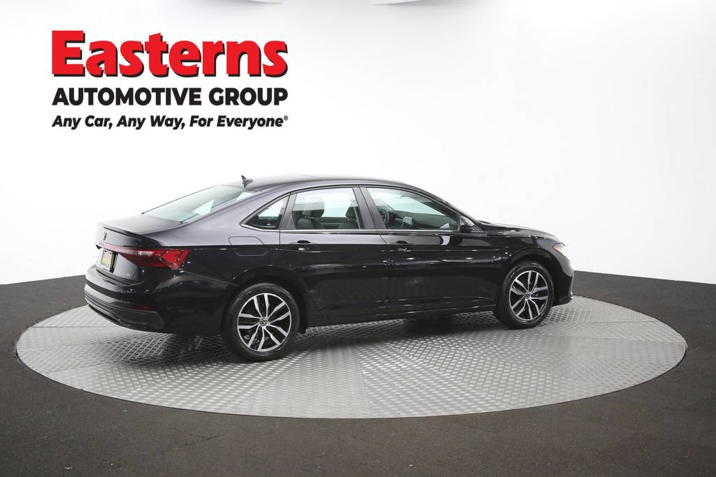 Used 2025 Volkswagen Jetta SE FWD image 44