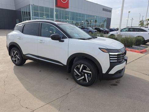 New 2026 Nissan Kicks SV w/ SV Premium Package FWD image 9