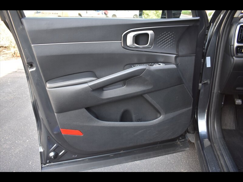 Used 2022 Kia Sorento LX AWD/4WD image 15