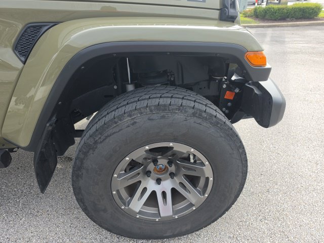 Used 2025 Jeep Gladiator Sport AWD/4WD image 12