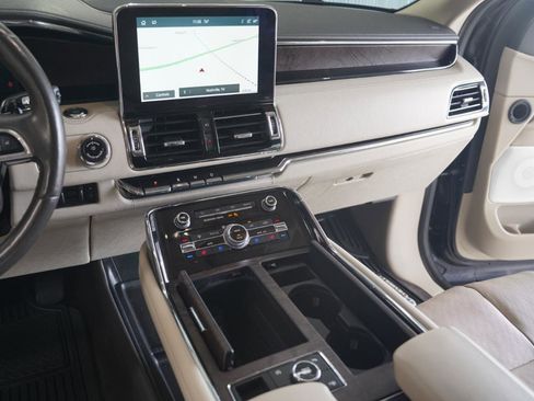 Used 2021 Lincoln Navigator L Reserve w/ Luxury Package AWD/4WD image 19