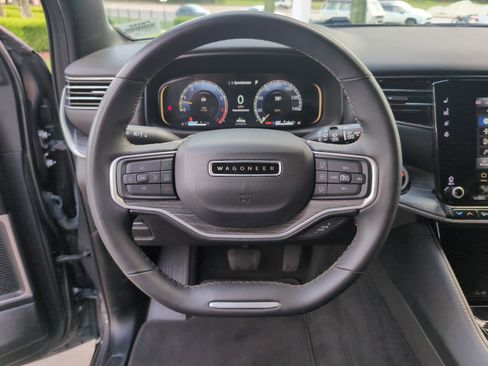 Used 2024 Jeep Wagoneer L Series II w/ Flexible Seating Group AWD/4WD image 18