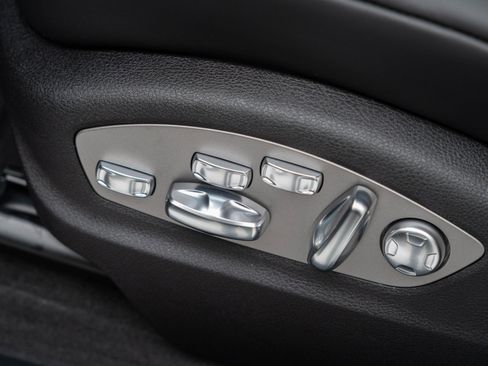 Used 2026 Porsche Macan AWD/4WD image 15